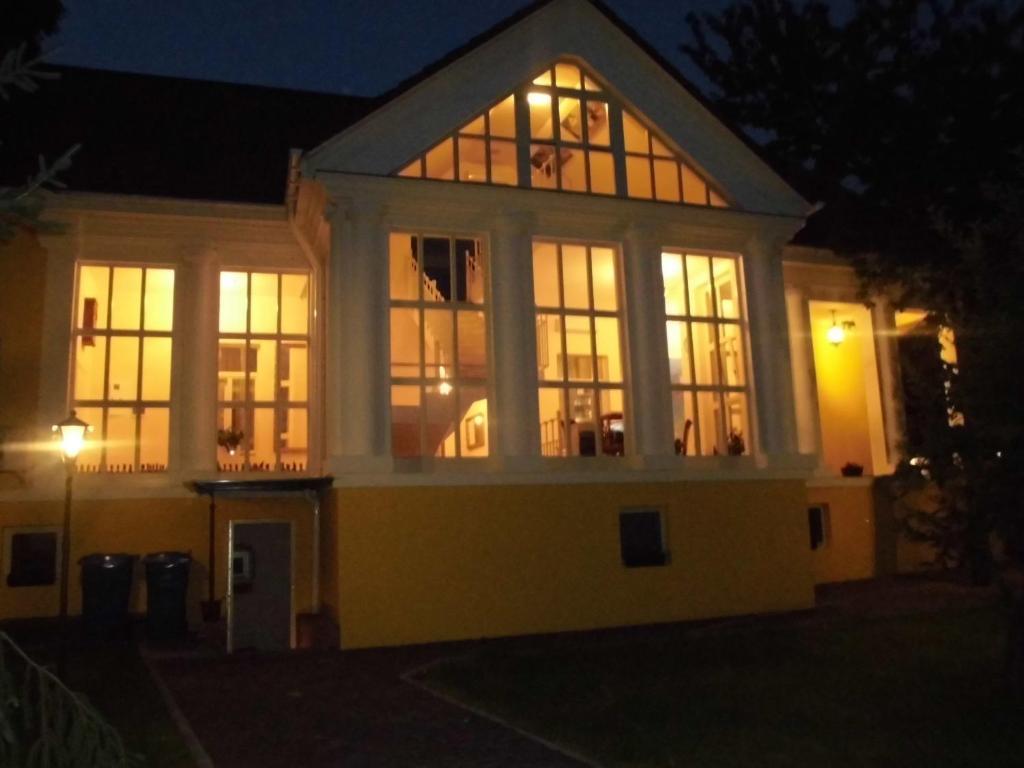 Boutique Hotel Villa P Ujgorod Dış mekan fotoğraf